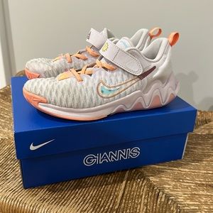 Nike Girl Giannis Immortality basketball shoes
